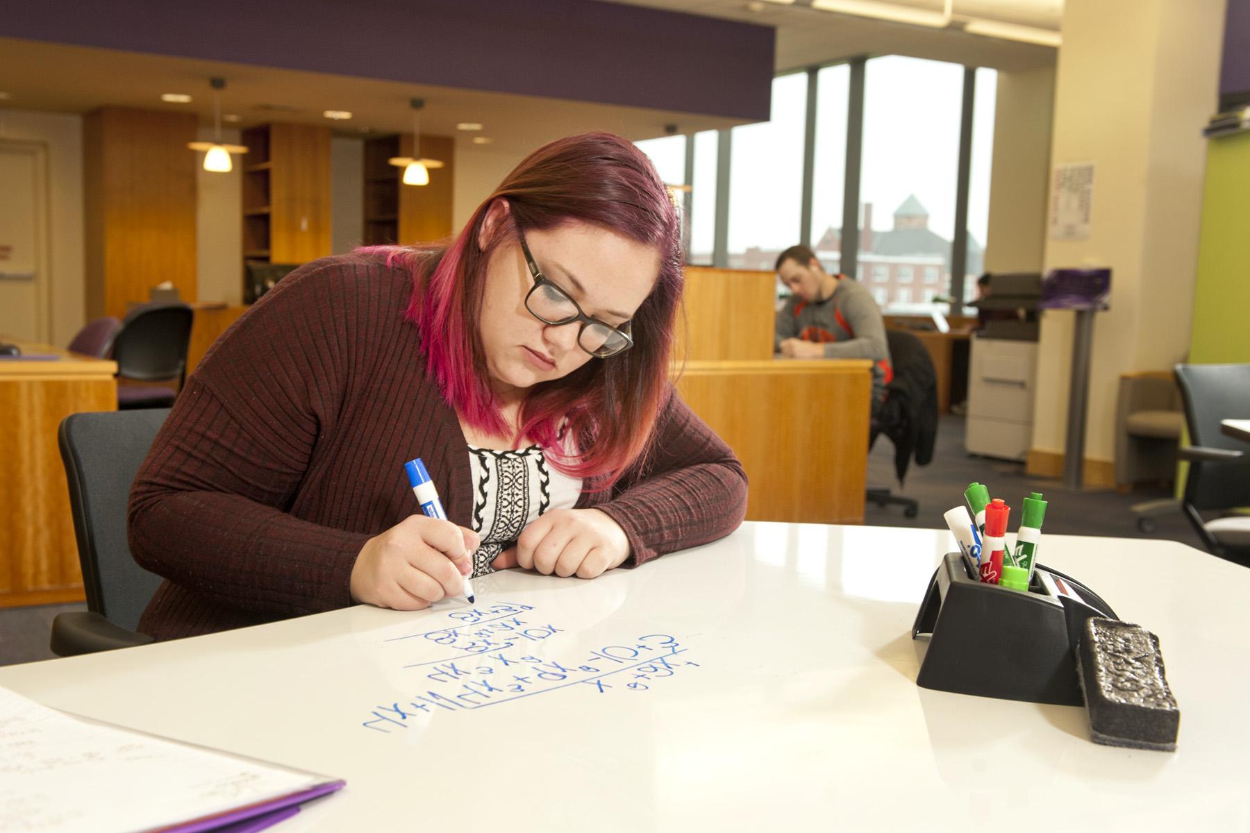 Mount Union student studying in the library 